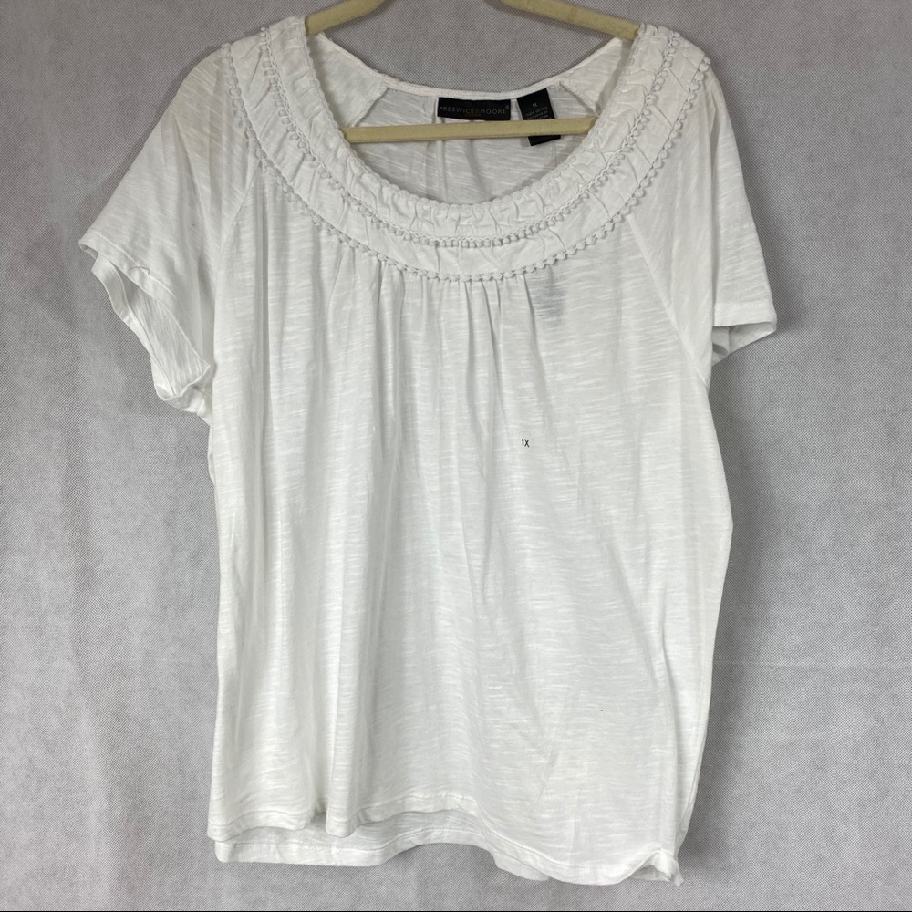 Preswick & Moore Woman’s White Top